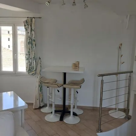 Apartment T2 Vue Et Ile D'elbe *